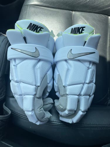 NIKE VAPOR ELITE FIELD GLOVES (L) - WHITE (NEW)