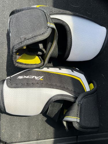 Used Large CCM  Tacks 2052 Elbow Pads