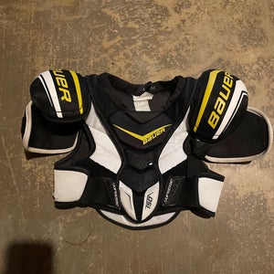 Used Medium Bauer Supreme 150 Shoulder Pads
