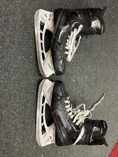 Used Bauer Regular Width Pro Stock Size 7.5 Supreme Mach Hockey Skates