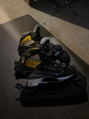 Used Bauer Regular Width  Size 5 Supreme 3S Hockey Skates
