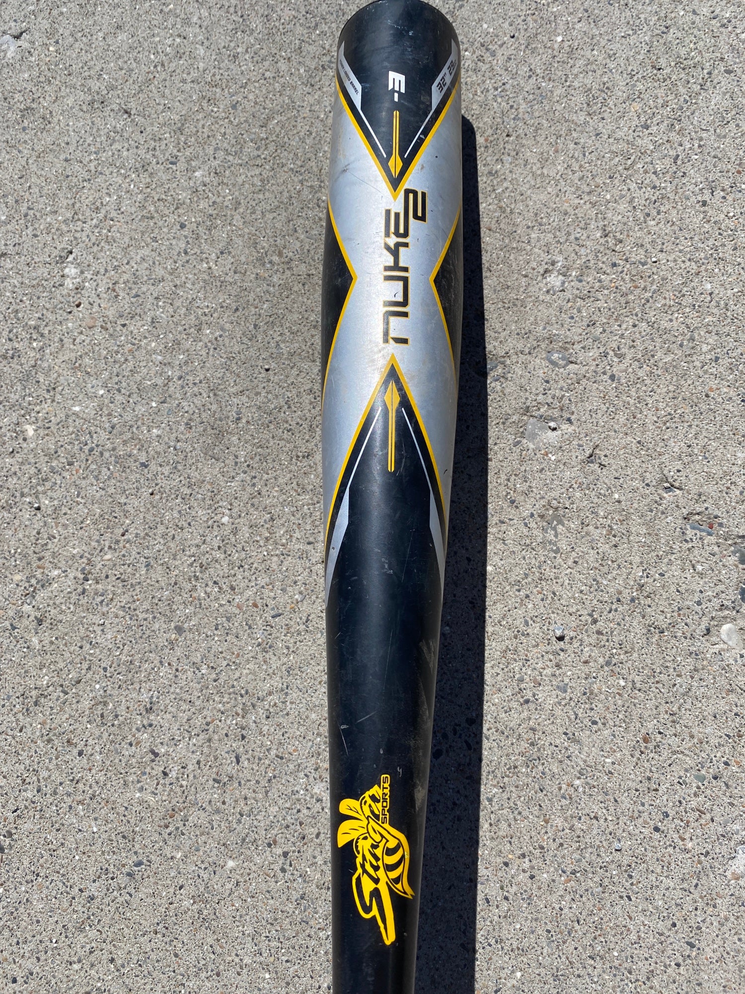 Batte Baseball Stinger Nuke Édition Spéciale BBCOR - 32" / 29 Oz - Argenté