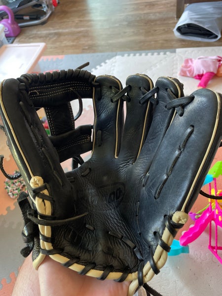 Infield 11.5" A1000 Baseball Glove