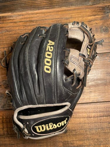 Used 11.25” Right Hand Throw Wilson Infield A2000 Baseball Glove