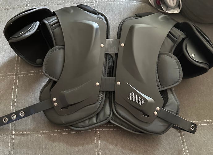 Adult Medium Xenith Velocity 2 Shoulder Pads