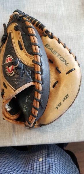 Used Easton Right Hand Throw Catcher's Tb22 Baseball Glove 30"