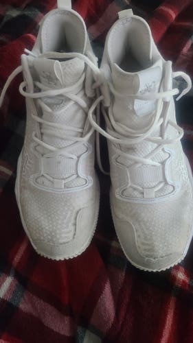 White Adult Used Men's Size 9.5 (Women's 10.5) New Balance Freeze 3.0 turf shoes Shoes