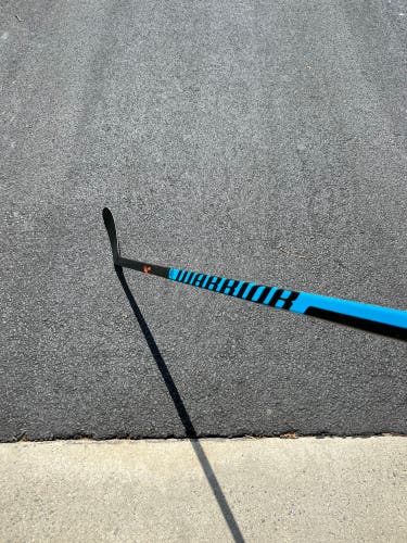 Pair of Senior Right Warrior Covert QR5 20 Hockey Sticks P28