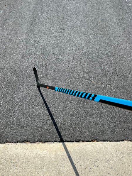 Pair of Senior Right Warrior Covert QR5 20 Hockey Sticks P28