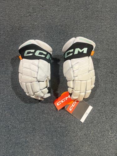 New CCM HGPJS Pro Stock Gloves 2022-23 All Star Game Stock Mackinnon 13”