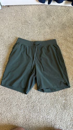 Lululemon THE Shorts 7” (Size Medium)