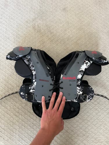 XL Riddell Recon Shoulder Pads With Riddell Backplate