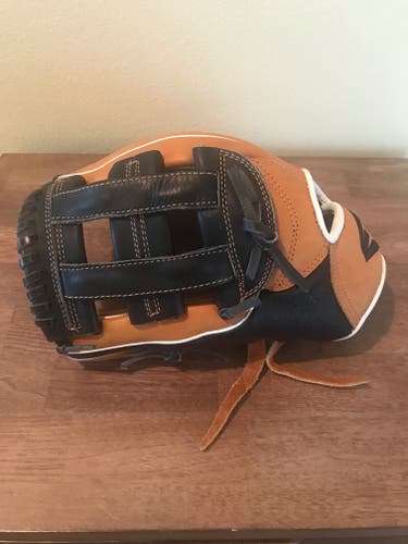 **LIKE NEW** Youth Left Hand Throw Easton Paragon Baseball Glove 12"