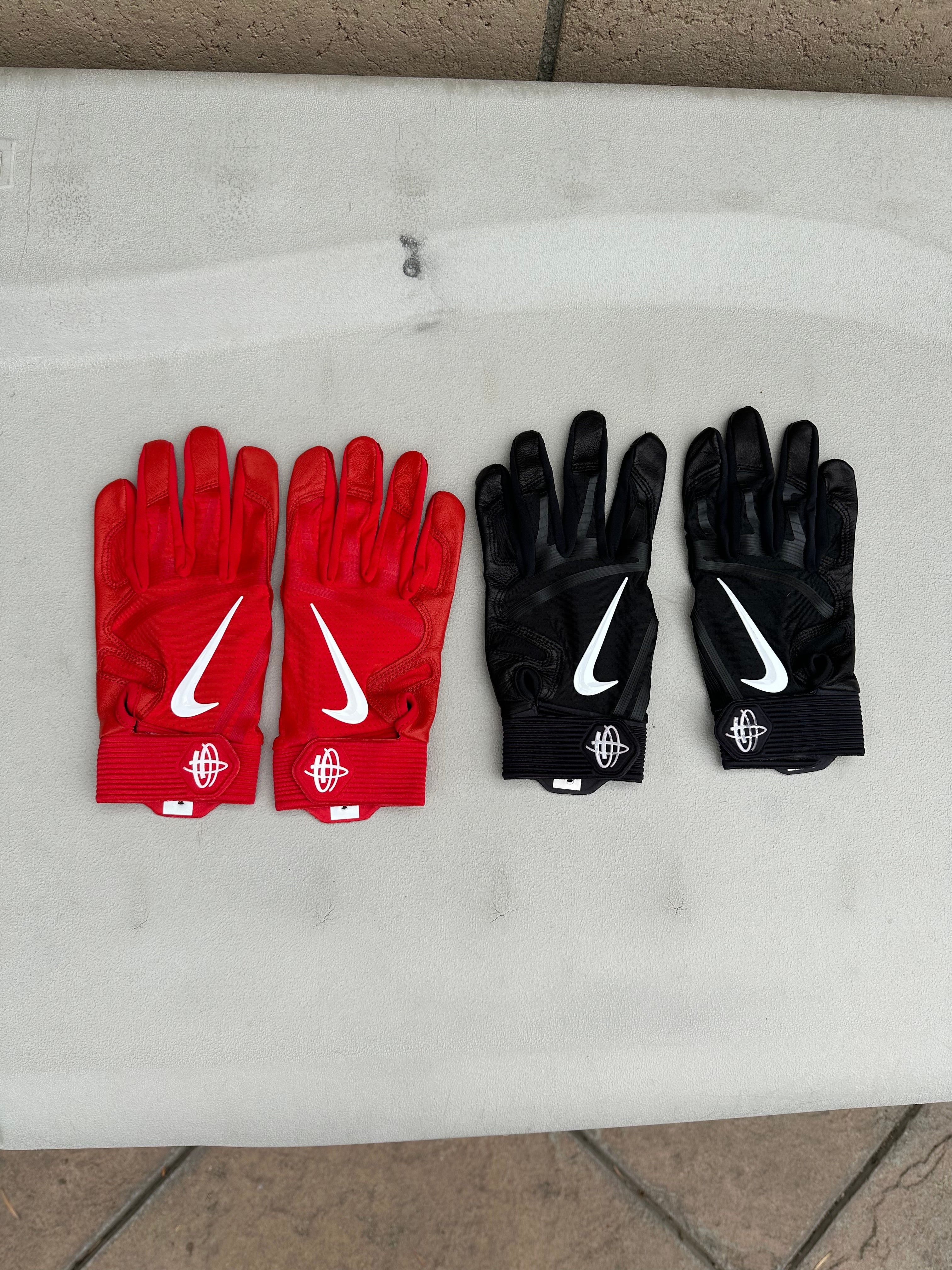 What Pros Wear: Mookie Betts' Nike MVP Elite Batting Gloves - What