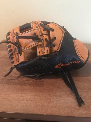 **YOUTH** Used Left Hand Throw Easton Future legend Baseball Glove 11"
