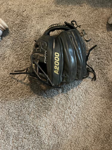 Used Right Hand Throw 11.25" A2000 Baseball Glove