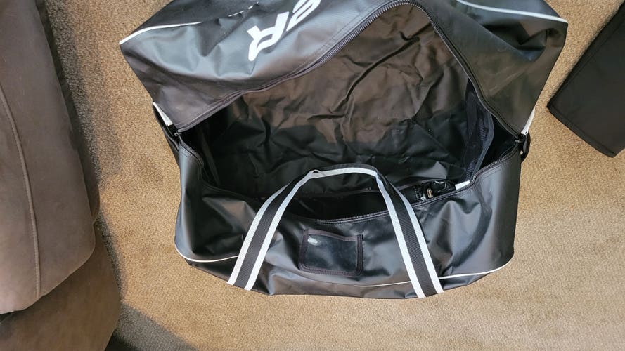Used Bauer Player Bag (+free pucks)