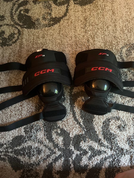 New CCM kp 1.9 Knee Guards