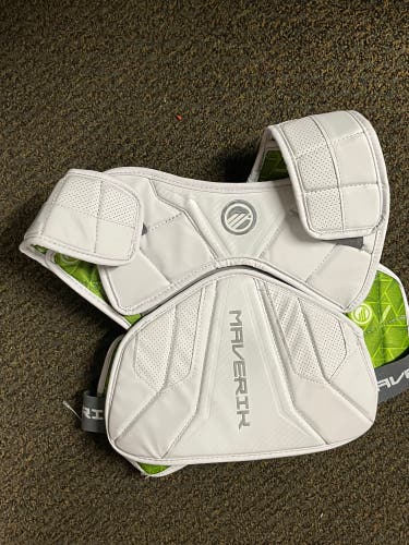 Adult Medium Maverik M5 Shoulder Pads