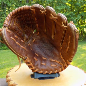 Used Mizuno Pitcher's Right Hand Throw Classic Pro Soft Baseball Glove 12"