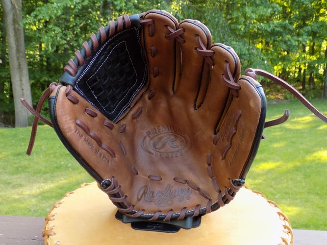 Used Rawlings Right Hand Throw Pitcher's Premium Series Baseball Glove 12"