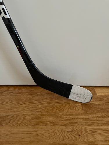 Senior Left Hand P28  70 Flex Vapor Hyperlite Hockey Stick