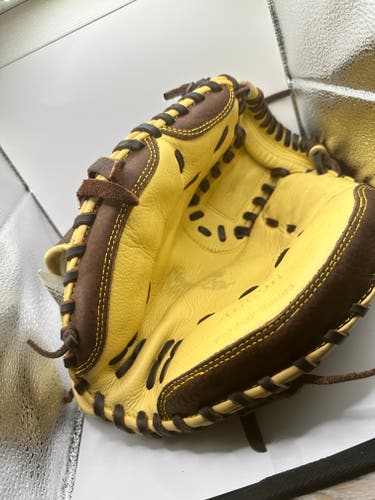 New 2023 Right Hand Throw Akadema Catcher's Agc98 Baseball Glove 32"
