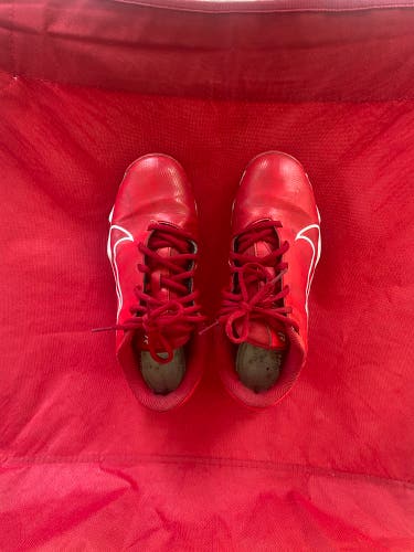 Red Youth Molded Cleats Low Top vapor
