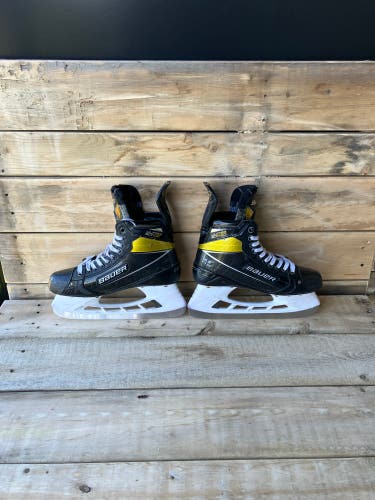 Used Bauer Regular Width  Size 9.5 Supreme UltraSonic Hockey Skates
