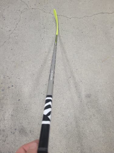 New Youth Warrior Right Handed Alpha LX Pro Hockey Stick W03 30 Flex