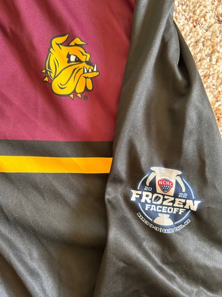 University Of Minnesota-Duluth 2022 Frozen Faceoff Under Armour 1/4 Zip