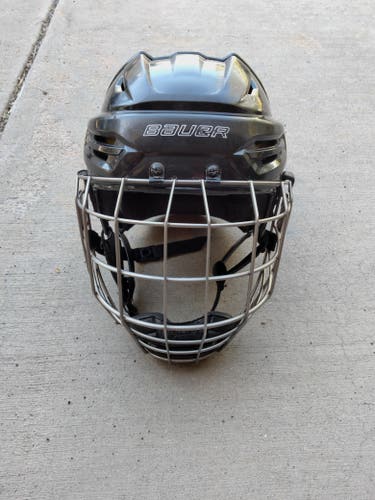 Used Medium Bauer Re-Akt 95 Helmet