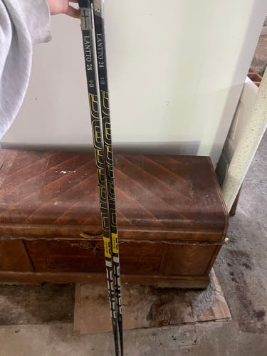 2 pack Bauer supreme 2s pro hockey sticks