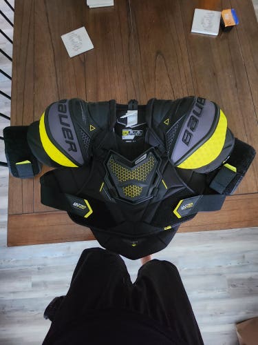Senior like new Extra Large Bauer Supreme Ultrasonic Shoulder Pads