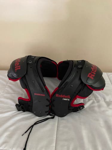 Youth Large Riddell Z-Matte Shoulder Pads And Battle Matte Black Back Plate