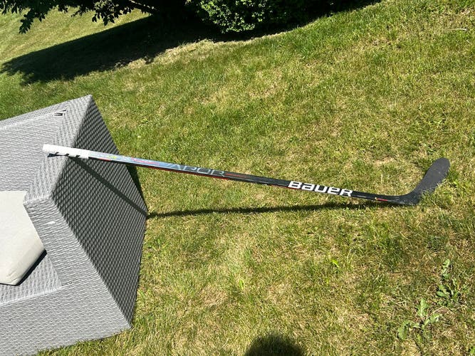 Senior Left Hand P28  Vapor Hyperlite Hockey Stick
