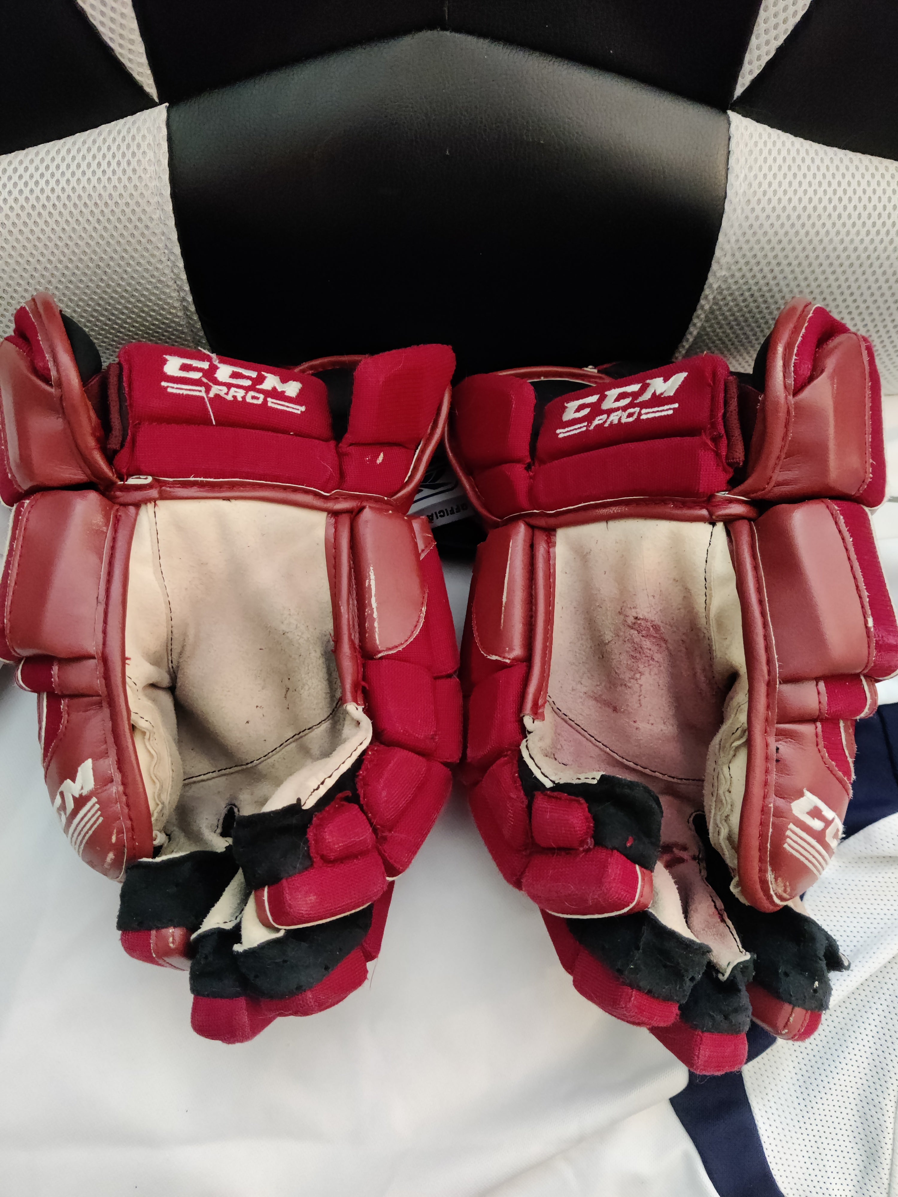 CCM 14 Pro Stock Gloves Detroit Red Wings