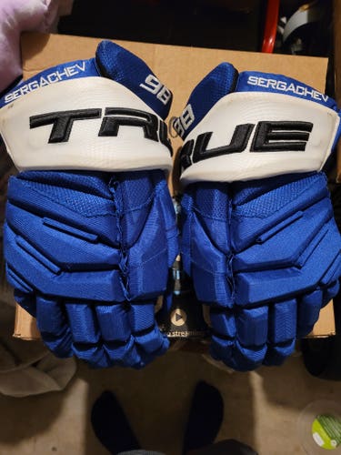 14" Sergachev Lightning True Catalyst 9x gloves