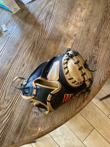 2022 Right Hand Throw 33.5" A2000 Baseball Glove