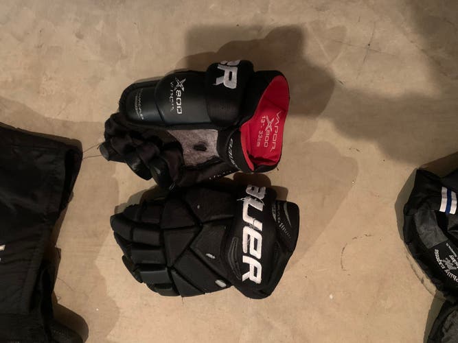 Used Bauer 13" Vapor X800 Gloves
