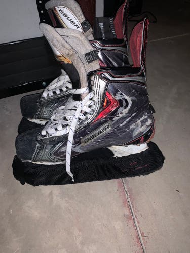 Used Bauer Size 7.5 Vapor APX2 Hockey Skates