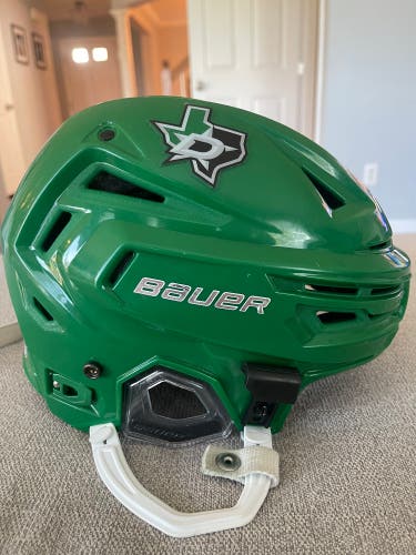 Used Medium Bauer Re-Akt 150 Helmet