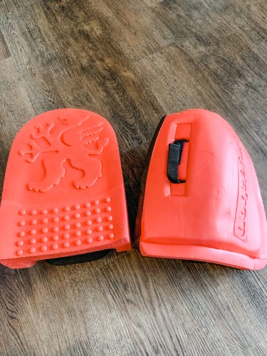 Gryphon Field Hockey Goalie Gloves/Hand Protectors Red/Black