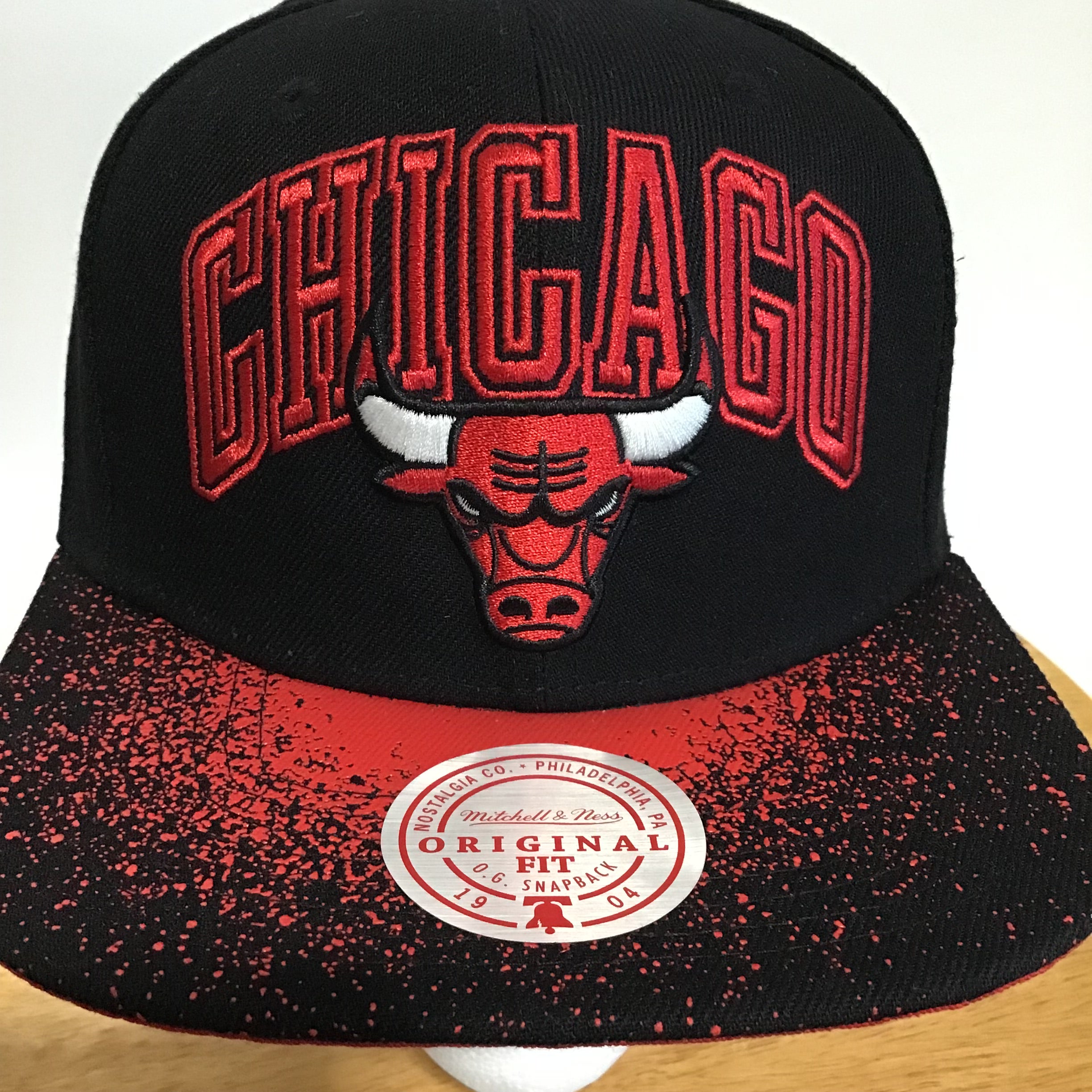 Mitchell & Ness Chicago Bulls Snapback Hat - Black/Red/Script/Satin -  Basketball Cap for Men