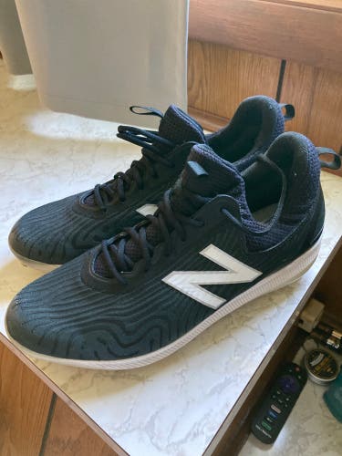 Black Men's Molded Cleats Low Top Compv1