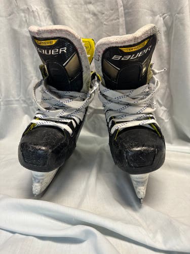 Used Bauer Regular Width  Size 7 Supreme 3S Hockey Skates