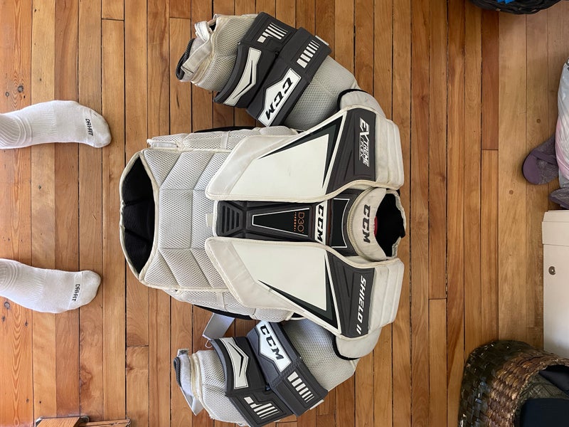 Used Medium CCM Extreme Flex Shield II Goalie Chest Protector