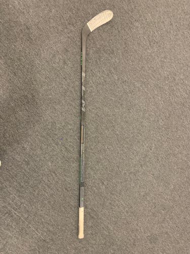 Senior Right Handed P28 Trigger 6 Pro Hockey Stick