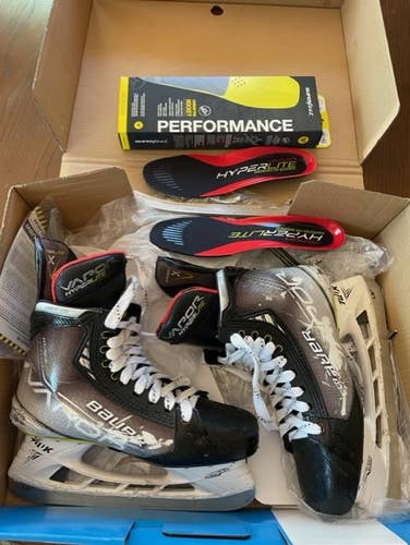 Senior Used Bauer Vapor Hyperlite Hockey Skates Size 8.5