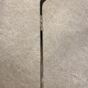 Intermediate Right Handed P28  Vapor Hyperlite Hockey Stick